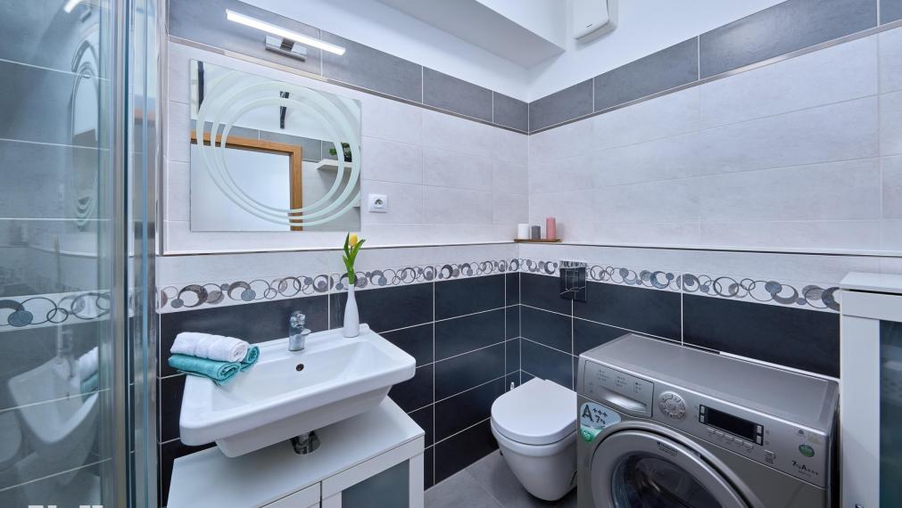 Neibrs | 1 izbový byt - garsónka,zariadený, loggia, šatník,klimatizácia