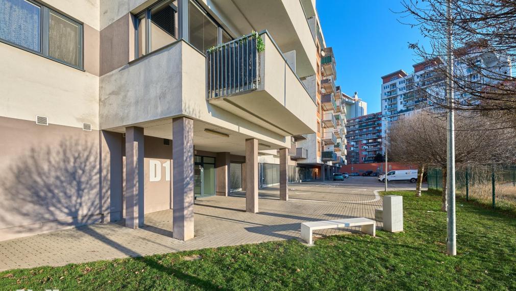 Neibrs | 1 izbový byt - garsónka,zariadený, loggia, šatník,klimatizácia