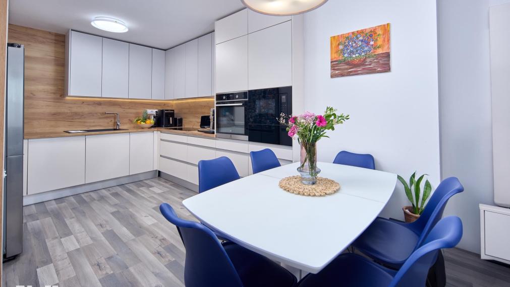 Neibrs | 3 izbový byt s balkónom (10m²) a garážovým parkovacím miestom v projekte Matadorka