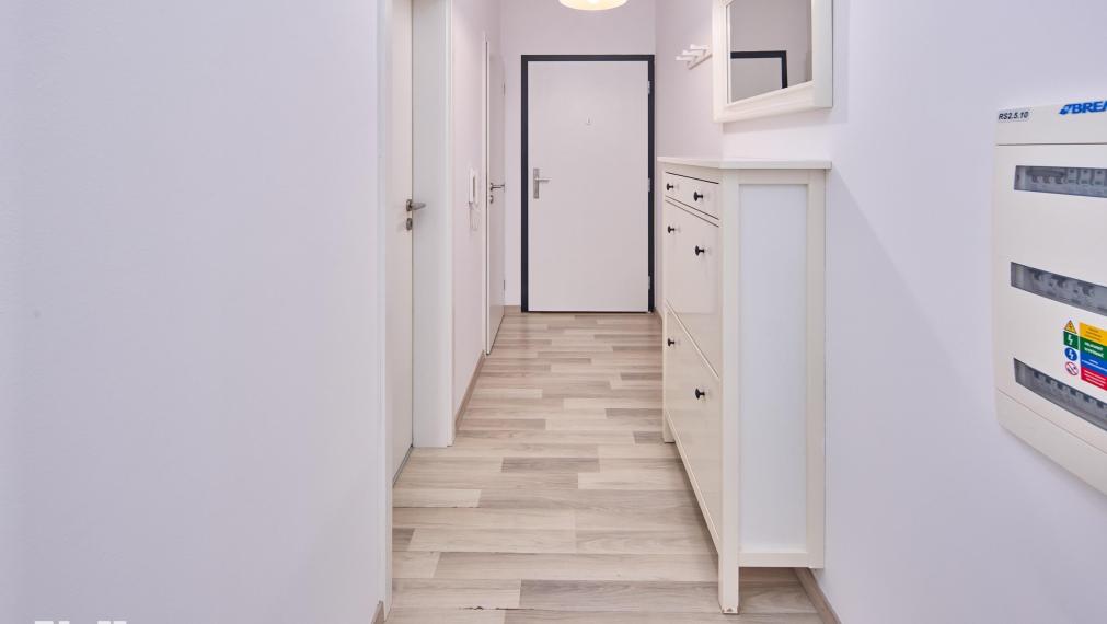 Neibrs | 3 izbový svetlý byt s balkónom (8m2) a parkovacím miestom