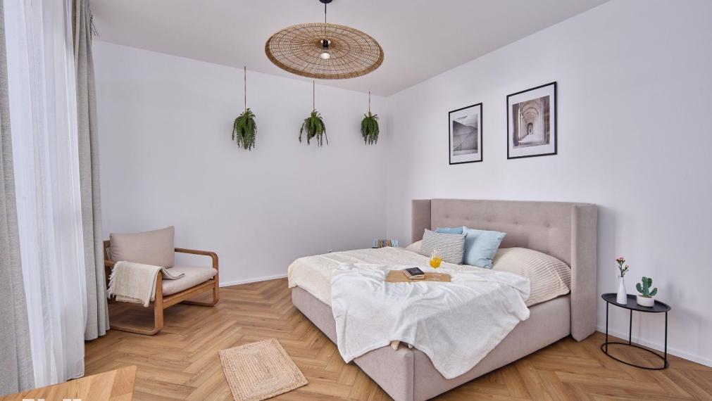 Neibrs | Kesselbauer - Veľmi vkusný 2 izb. byt vo vypredanom projekte, zariadený, ihneď k dispozícii