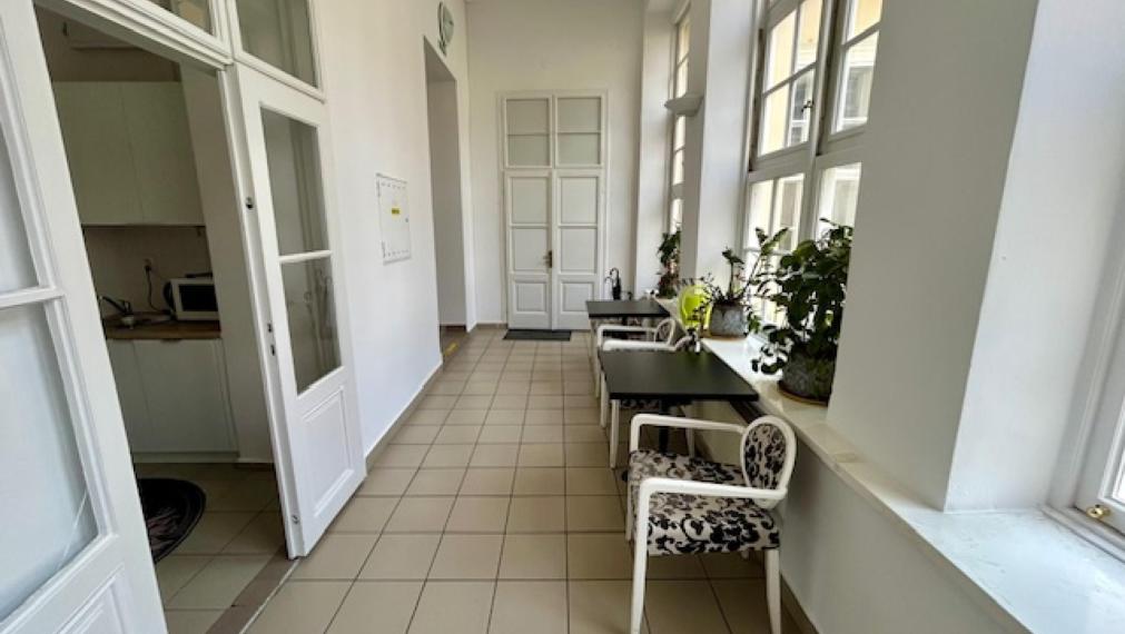 Neibrs | Na prenájom kancelária v krásnej historickej budove, 155m2, 1p., Laurinská, Staré Mesto, Bratislava I