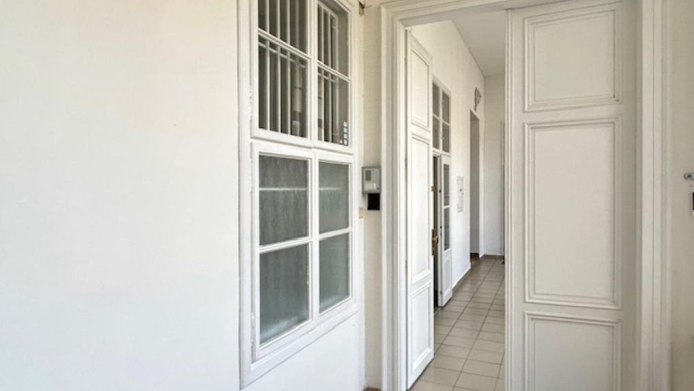 Neibrs | Na prenájom kancelária v krásnej historickej budove, 155m2, 1p., Laurinská, Staré Mesto, Bratislava I