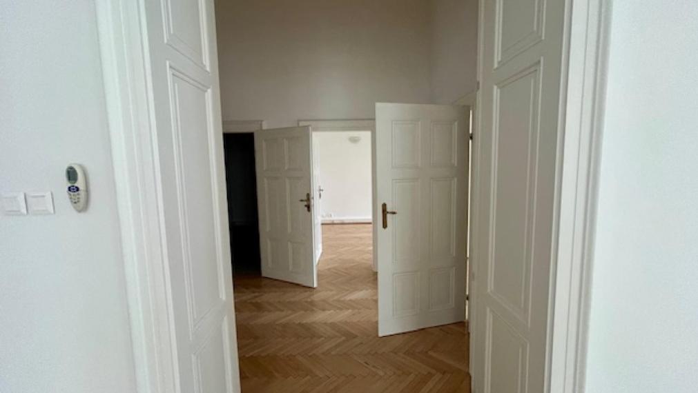 Neibrs | Na prenájom kancelária v krásnej historickej budove, 155m2, 1p., Laurinská, Staré Mesto, Bratislava I