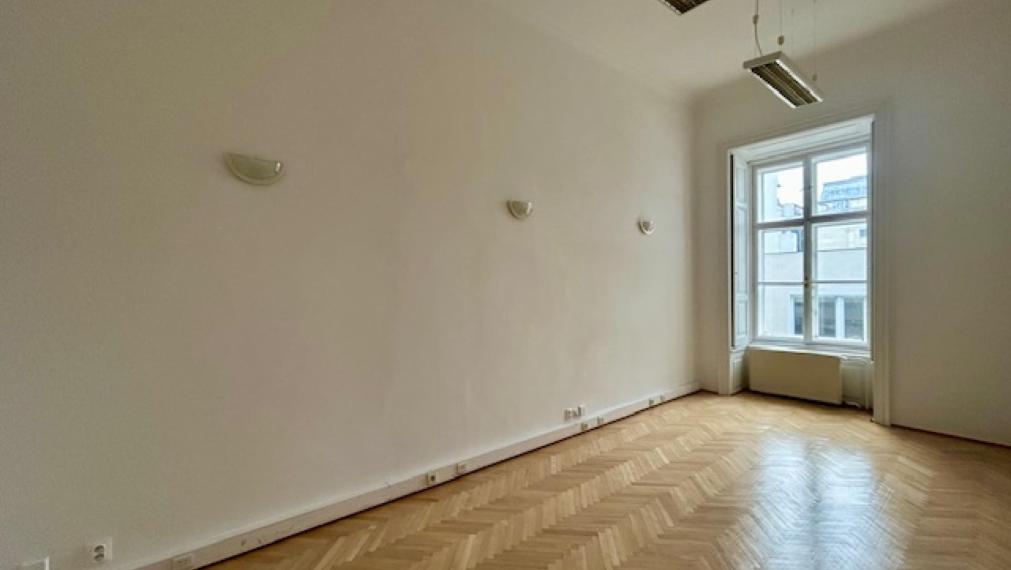 Neibrs | Na prenájom kancelária v krásnej historickej budove, 155m2, 1p., Laurinská, Staré Mesto, Bratislava I