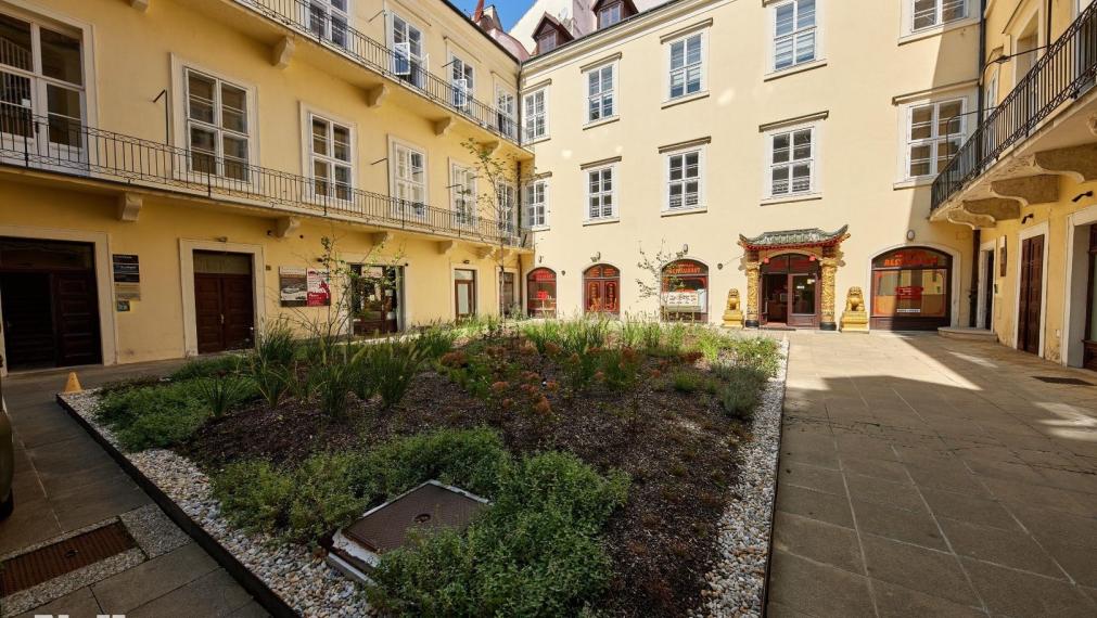 Neibrs | Na prenájom kancelária v krásnej historickej budove, 155m2, 1p., Laurinská, Staré Mesto, Bratislava I