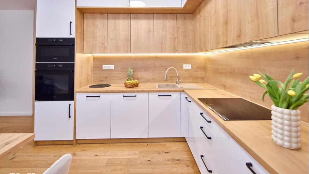 Neibrs | REZERVOVANÉ- Nový zariadený 2 izb.byt, balkón, stropné chladenie, voľný IHNEĎ