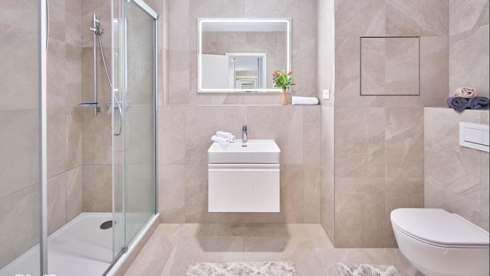 Neibrs | REZERVOVANÉ- Nový zariadený 2 izb.byt, balkón, stropné chladenie, voľný IHNEĎ