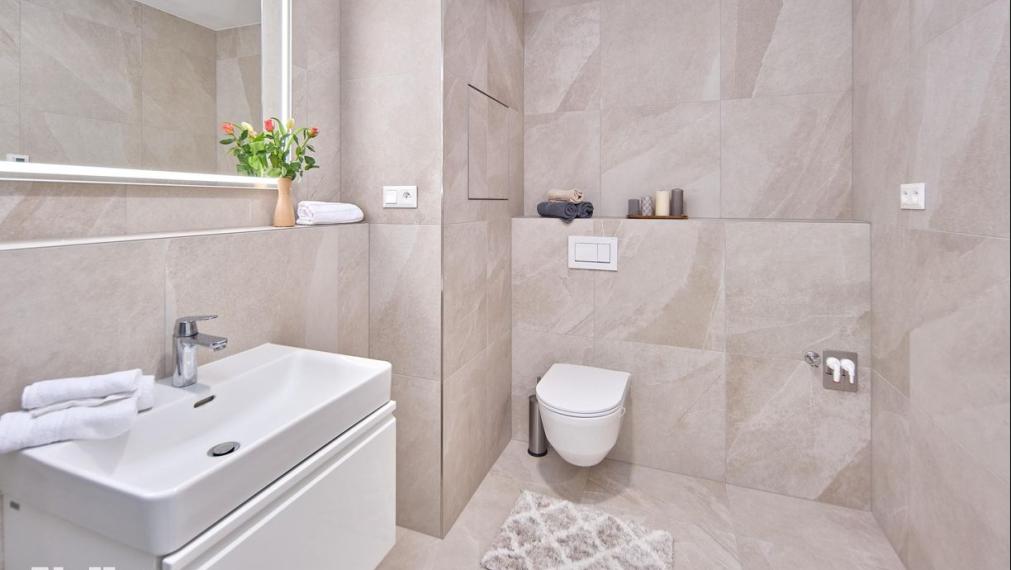 Neibrs | REZERVOVANÉ- Nový zariadený 2 izb.byt, balkón, stropné chladenie, voľný IHNEĎ