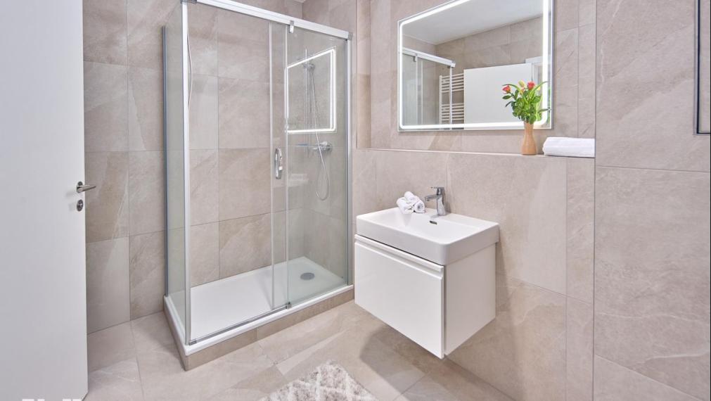 Neibrs | REZERVOVANÉ- Nový zariadený 2 izb.byt, balkón, stropné chladenie, voľný IHNEĎ