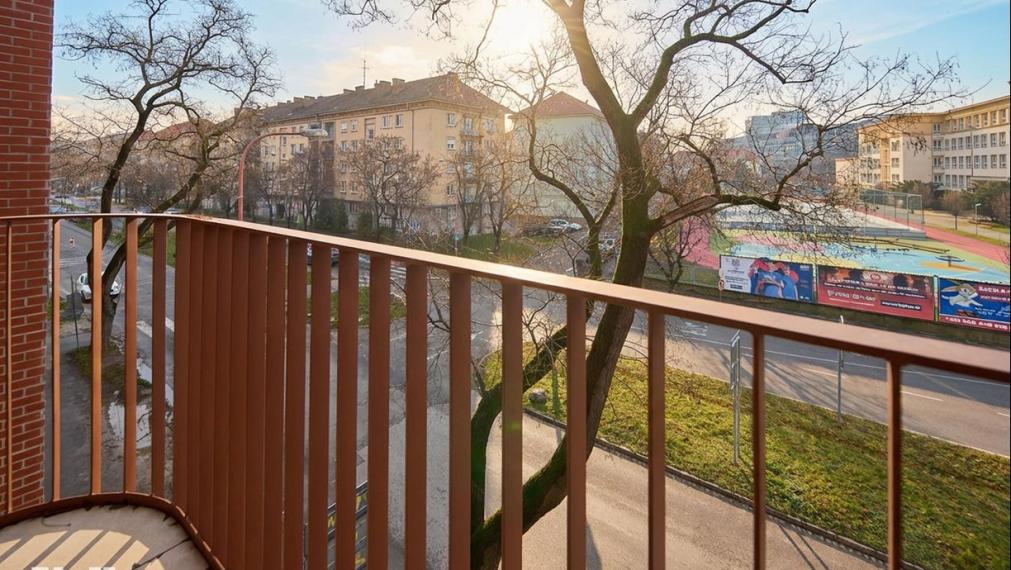 Neibrs | REZERVOVANÉ- Nový zariadený 2 izb.byt, balkón, stropné chladenie, voľný IHNEĎ