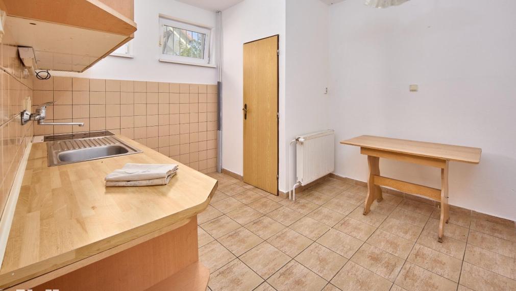 Neibrs | Na predaj 2 rodinné domy s garážou a samostatnou bytovou jednotkou, pozemok 1115 m2