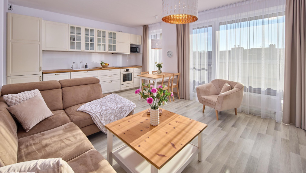 Neibrs | 3 izbový svetlý byt s balkónom (8m2) a parkovacím miestom