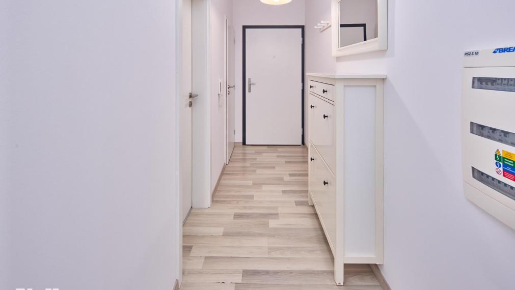 Neibrs | 3 izbový svetlý byt s balkónom (8m2) a parkovacím miestom