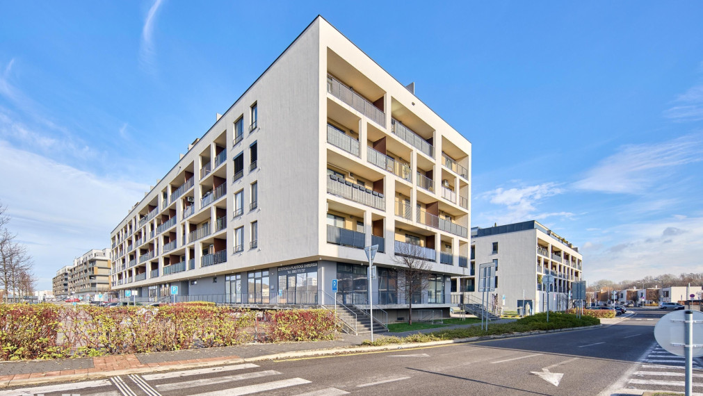 Neibrs | 3 izbový svetlý byt s balkónom (8m2) a parkovacím miestom