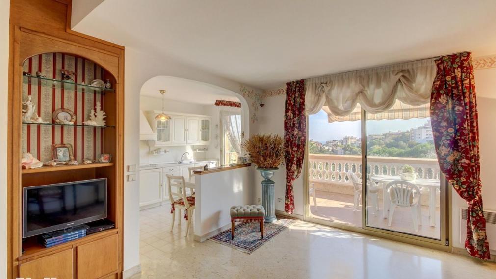 Neibrs | Na predaj tradičný provensálsky 3i byt, 78.5m2 s bazénom a výhľadom na more, Nice-Fabron, Francúzsko