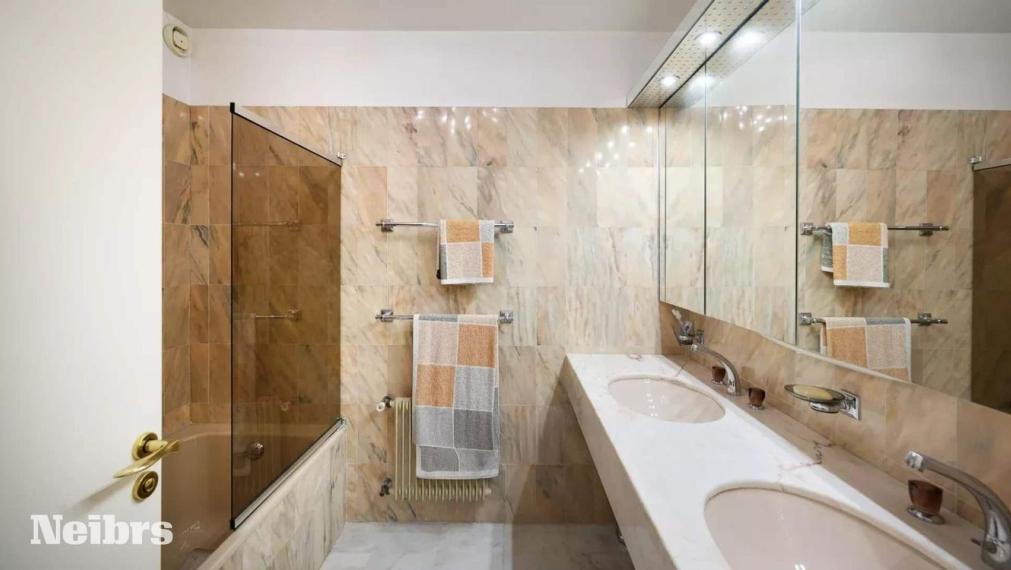 Neibrs | Na predaj krásny 5i byt , 164m2, 2x garáž, 2x kobka, bazén,prestížna lokalita 5min od mora, Nice, Francúzsko 