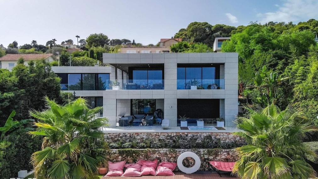 Neibrs | Na predaj nádherná vila pri mori v exkluzívnej lokalite, pozemok 1600 m2, bazén, garáž, parkovisko, Nice, Francúzsko