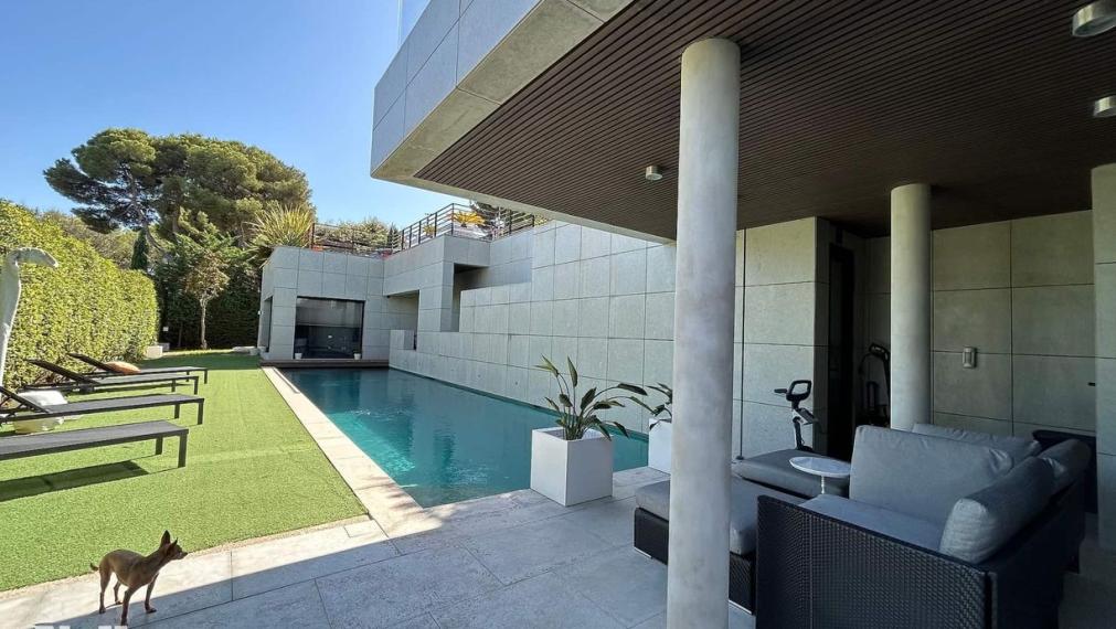 Neibrs | Na predaj nádherná vila pri mori v exkluzívnej lokalite, pozemok 1600 m2, bazén, garáž, parkovisko, Nice, Francúzsko