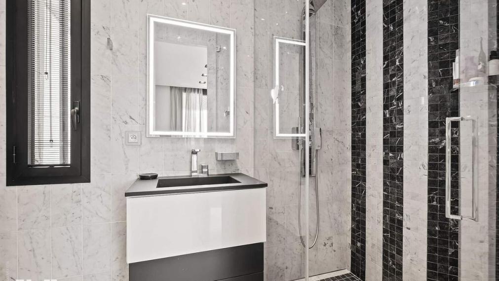 Neibrs | Na predaj nádherná vila pri mori v exkluzívnej lokalite, pozemok 1600 m2, bazén, garáž, parkovisko, Nice, Francúzsko