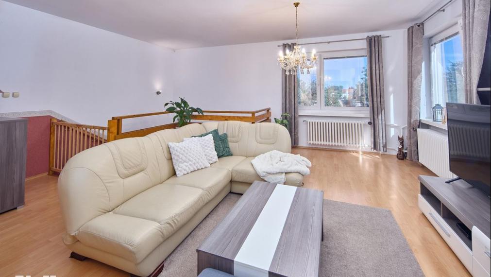 Neibrs | REZERVOVANÉ (6) izbový dvojgeneračný rodinný dom s veľkým pozemkom 985m2 na Petöfiho ulici v Podunajských Biskupiciach