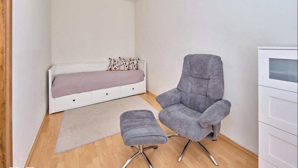 Neibrs | REZERVOVANÉ (6) izbový dvojgeneračný rodinný dom s veľkým pozemkom 985m2 na Petöfiho ulici v Podunajských Biskupiciach