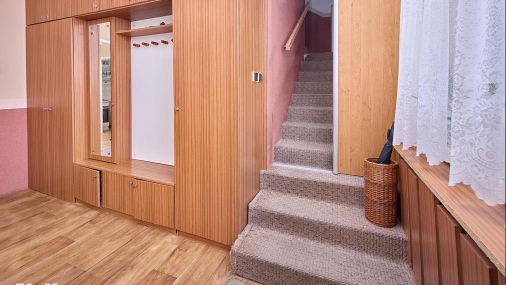 Neibrs | REZERVOVANÉ (6) izbový dvojgeneračný rodinný dom s veľkým pozemkom 985m2 na Petöfiho ulici v Podunajských Biskupiciach