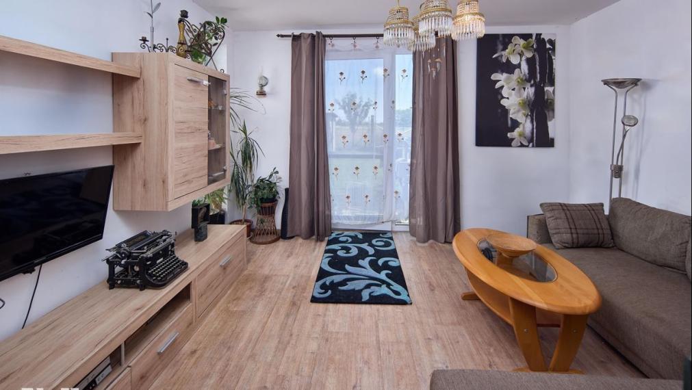 Neibrs | REZERVOVANÉ- 4 izb. dom v radovej zástavbe, terasa, 2 parkovacie miesta