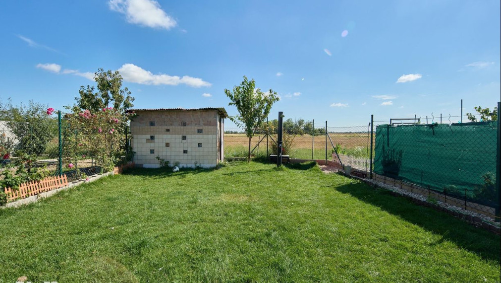 Neibrs | REZERVOVANÉ- 4 izb. dom v radovej zástavbe, terasa, 2 parkovacie miesta