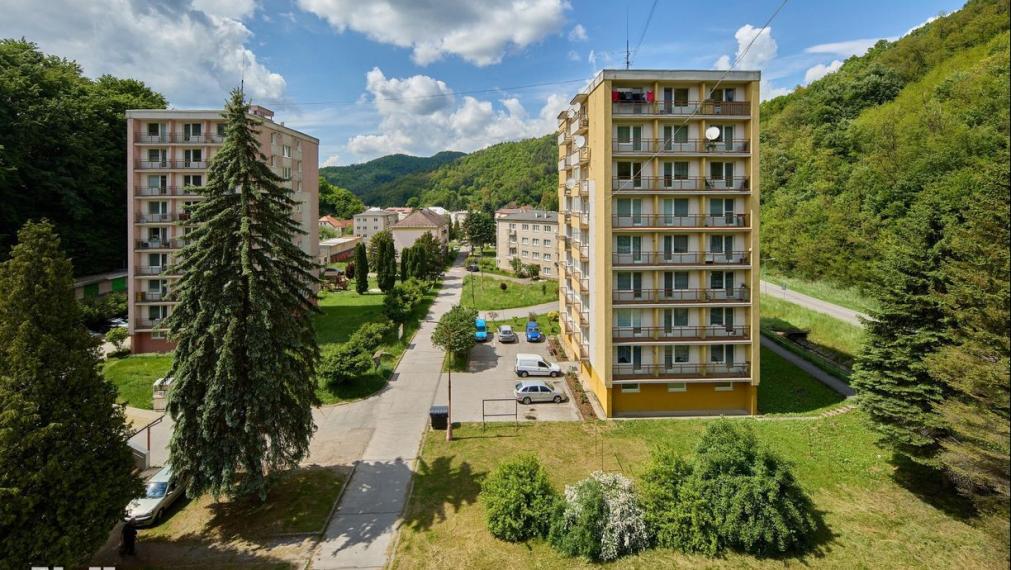 Neibrs | predaj (4) izbový veľkometrážny byt v obci Hodruša - Hámre okres Žarnovica