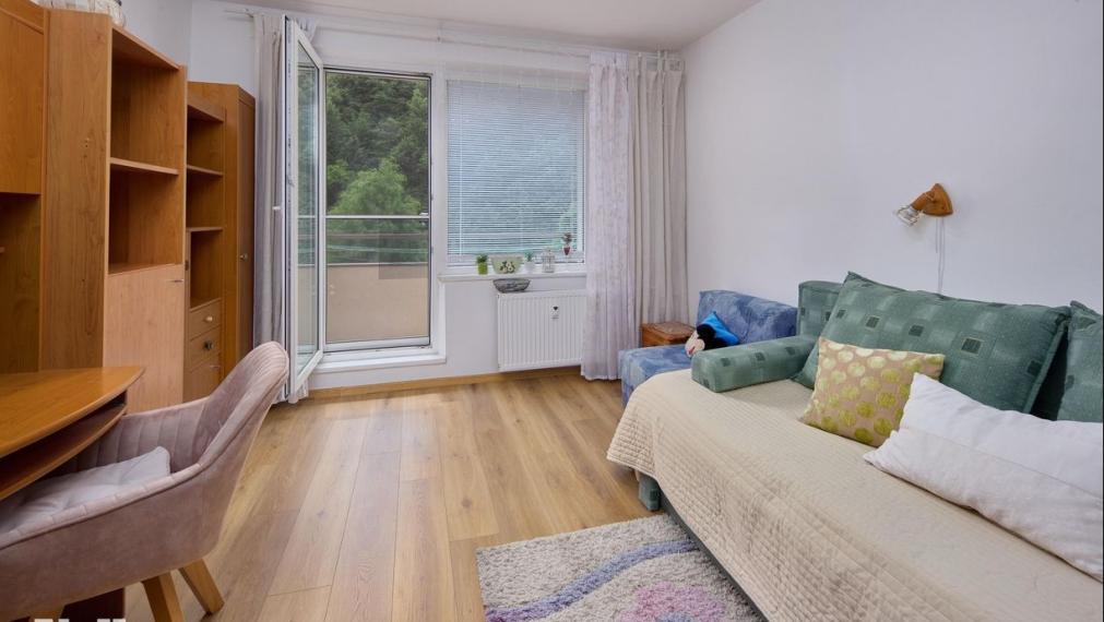 Neibrs | predaj (4) izbový veľkometrážny byt v obci Hodruša - Hámre okres Žarnovica