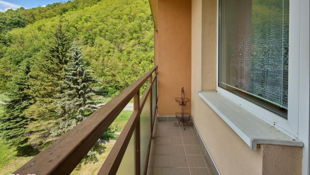 Neibrs | predaj (4) izbový veľkometrážny byt v obci Hodruša - Hámre okres Žarnovica