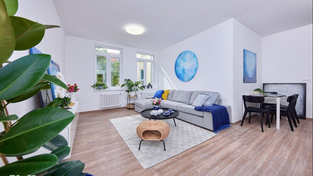 Neibrs | predaj (2) izbový byt s balkónom (kompletne zariadený) v zrekonštruovanej historickej budove na Palisádach v Bratislave