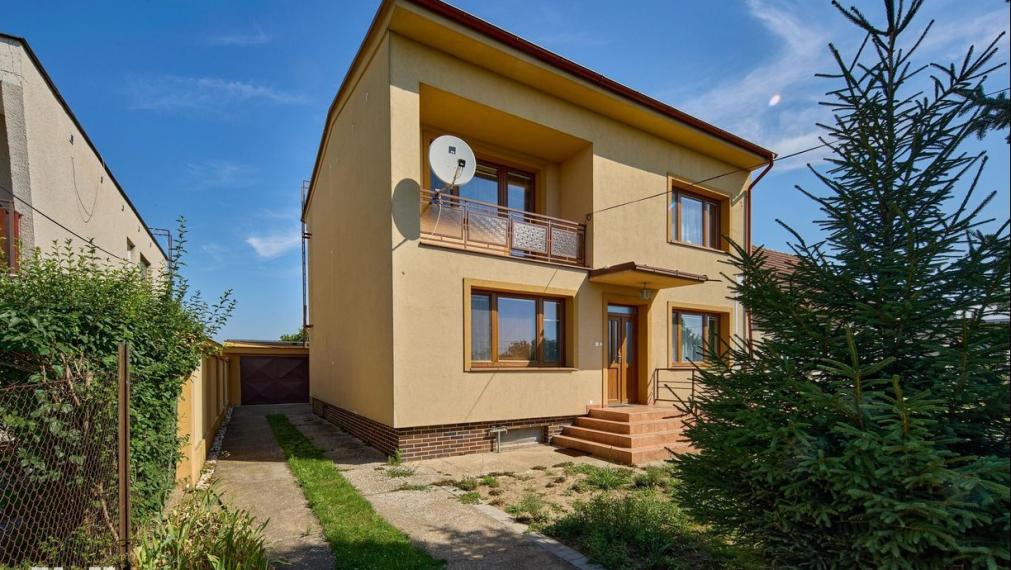 Neibrs | REZERVOVANÝ -  5 izbový RD  s garážou, dielňou, letnou kuchyňou, výbehom pre zvieratá, 1269 m2 pozemok