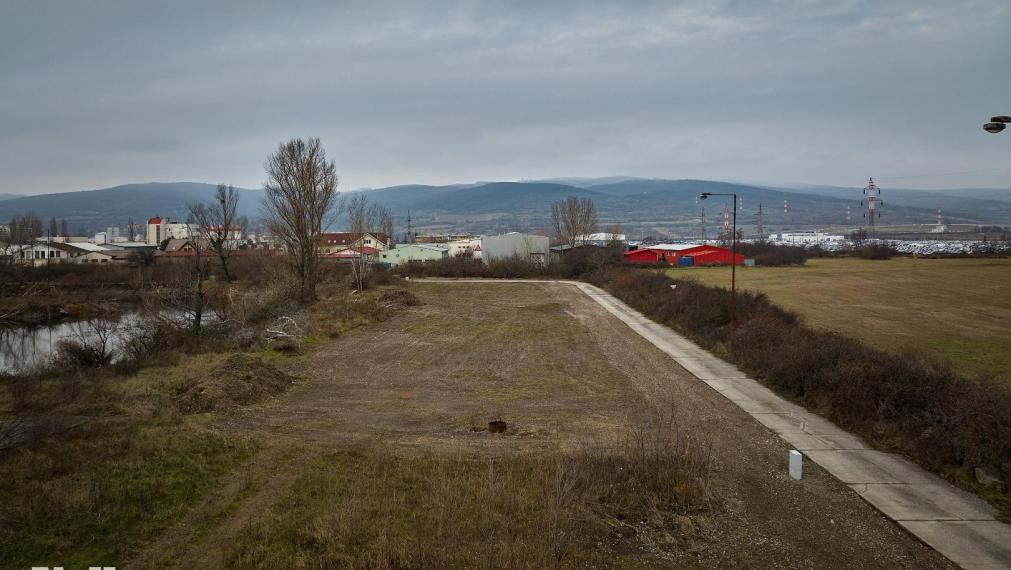 Neibrs | prenájom: pozemok BA III VAJNORY - 3965m2