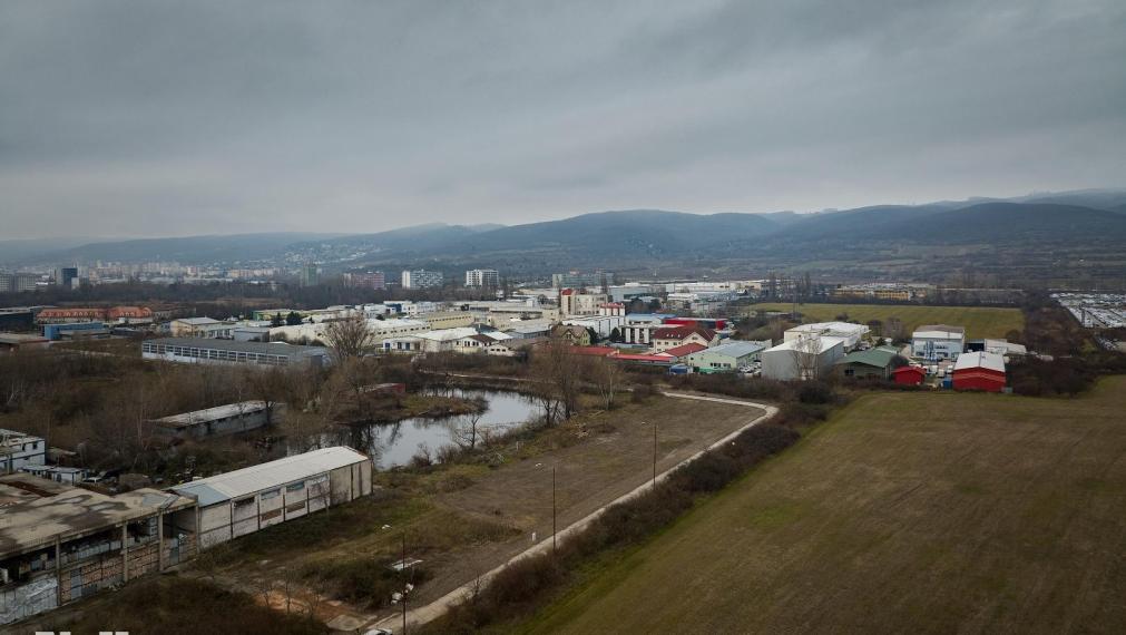 Neibrs | prenájom: pozemok BA III VAJNORY - 3965m2