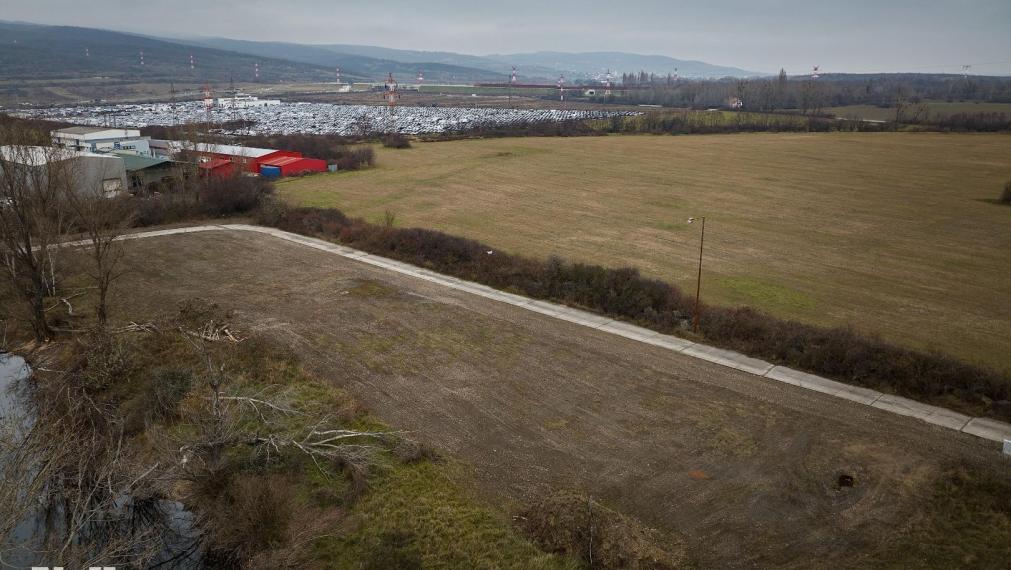 Neibrs | prenájom: pozemok BA III VAJNORY - 3965m2