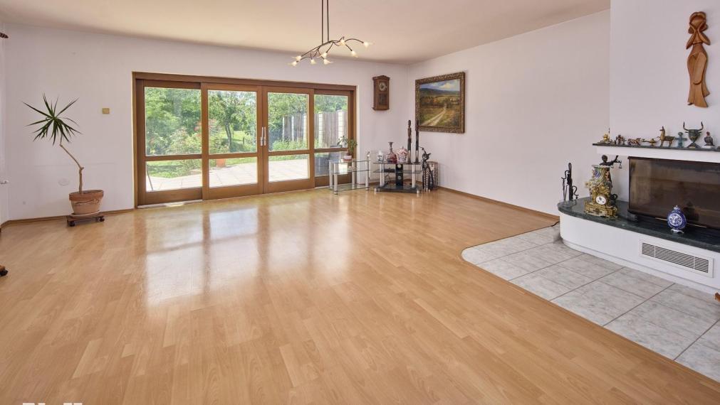 Neibrs | REZERVOVANÉ- Predaj 6 izb. RD s garážou a vínnou pivničkou na pozemku 2775 m2