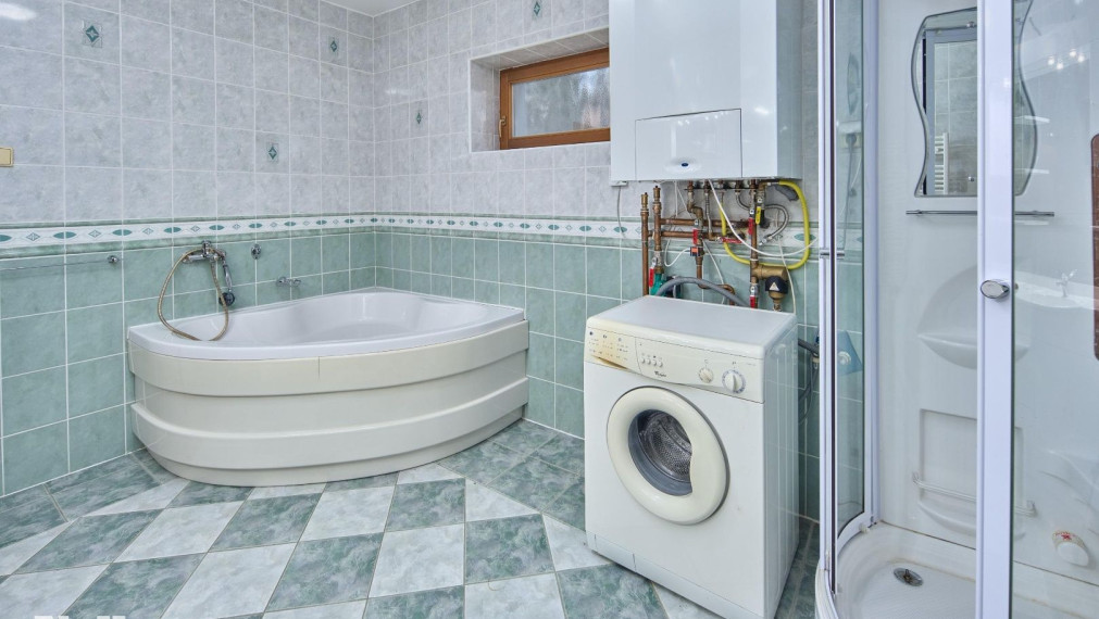 Neibrs | REZERVOVANÉ- Predaj 6 izb. RD s garážou a vínnou pivničkou na pozemku 2775 m2