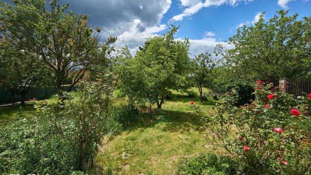 Neibrs | REZERVOVANÉ- Predaj 6 izb. RD s garážou a vínnou pivničkou na pozemku 2775 m2