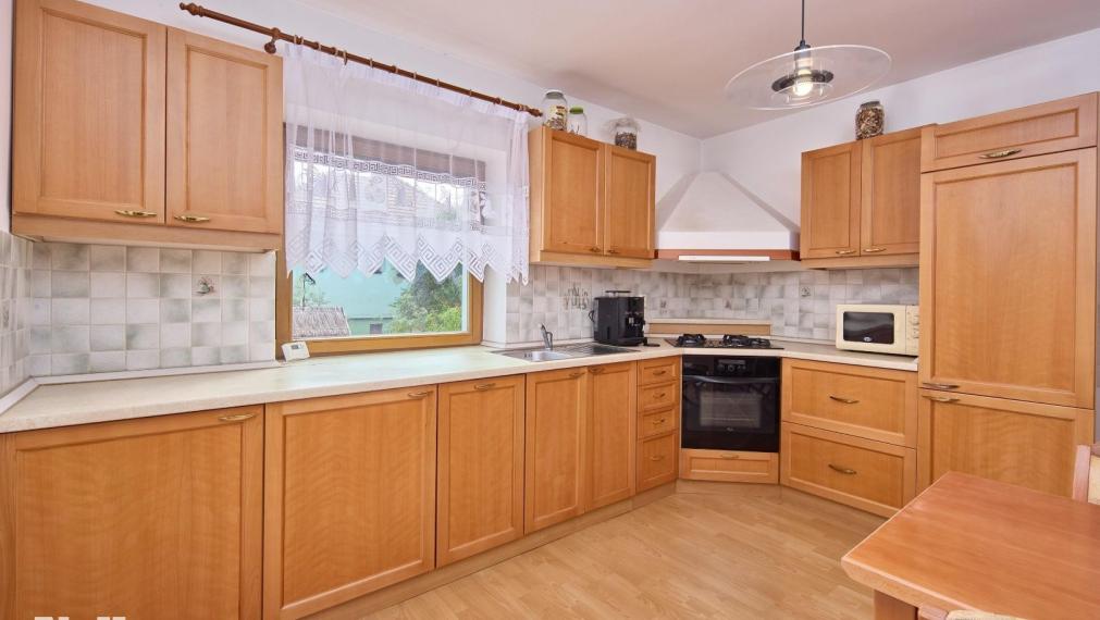 Neibrs | REZERVOVANÉ - Predaj 6 izb. RD s garážou a vínnou pivničkou na pozemku 2775 m2