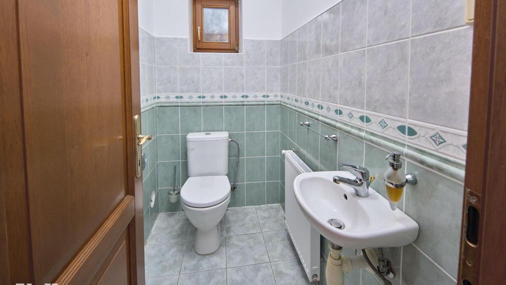 Neibrs | REZERVOVANÉ - Predaj 6 izb. RD s garážou a vínnou pivničkou na pozemku 2775 m2