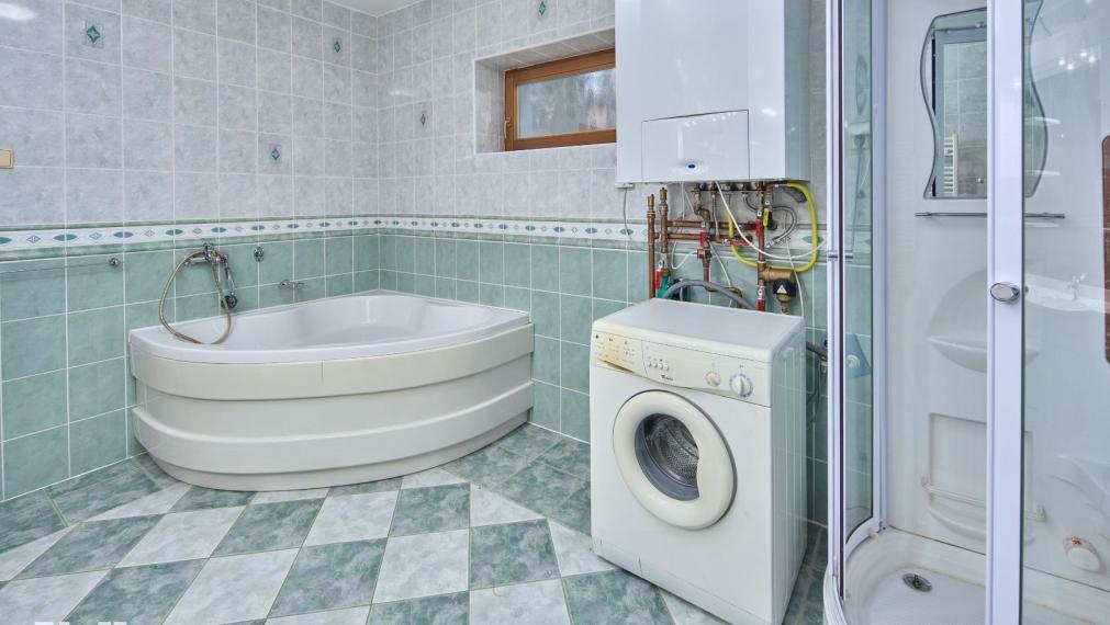 Neibrs | REZERVOVANÉ - Predaj 6 izb. RD s garážou a vínnou pivničkou na pozemku 2775 m2