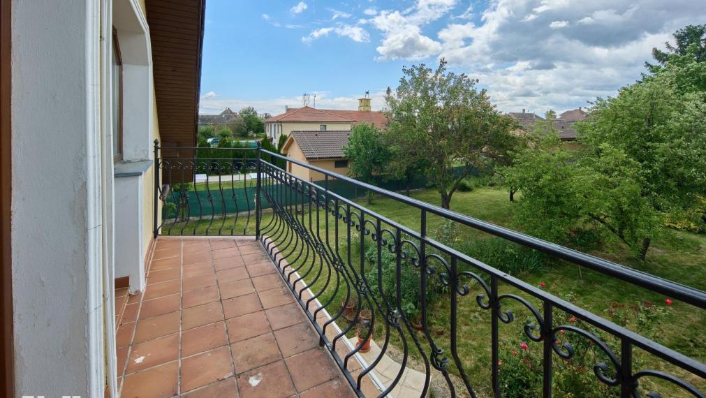 Neibrs | REZERVOVANÉ - Predaj 6 izb. RD s garážou a vínnou pivničkou na pozemku 2775 m2