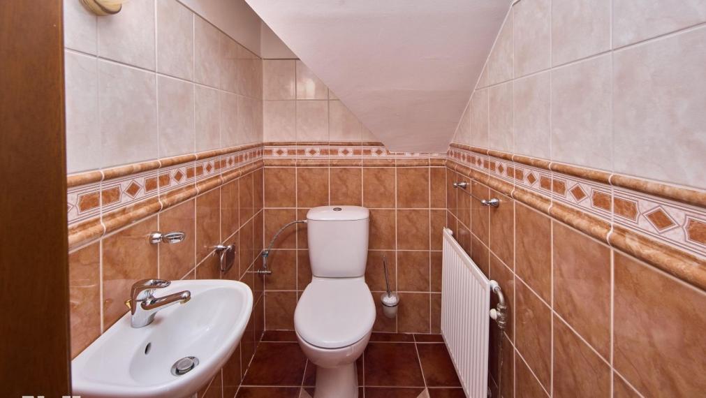 Neibrs | REZERVOVANÉ - Predaj 6 izb. RD s garážou a vínnou pivničkou na pozemku 2775 m2