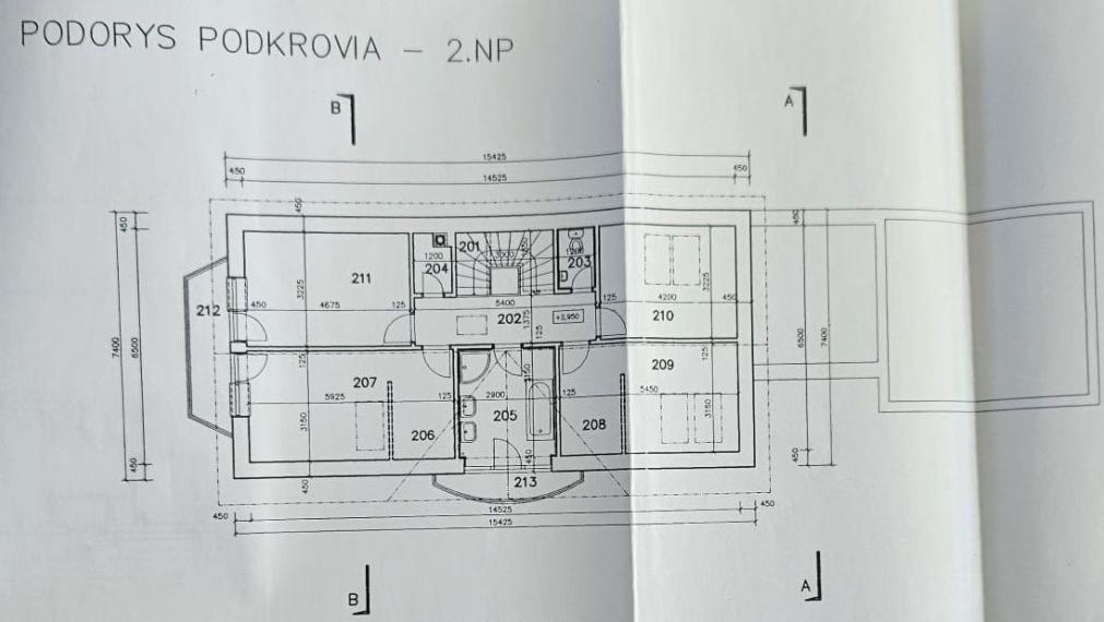 Neibrs | REZERVOVANÉ - Predaj 6 izb. RD s garážou a vínnou pivničkou na pozemku 2775 m2