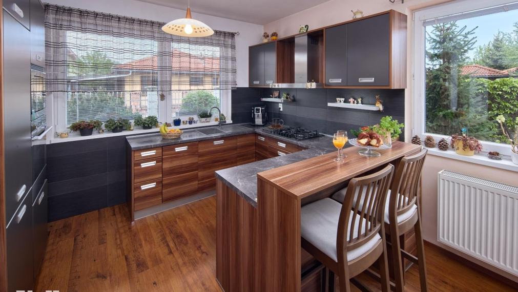 Neibrs | REZERVOVANÉ- 513 m2 záhrada, 4 izb RD  samostatný, garáž, altánok, v dome krb