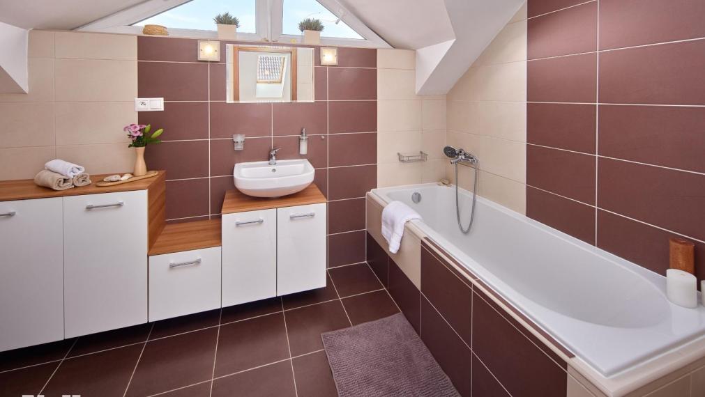 Neibrs | REZERVOVANÉ- 513 m2 záhrada, 4 izb RD  samostatný, garáž, altánok, v dome krb