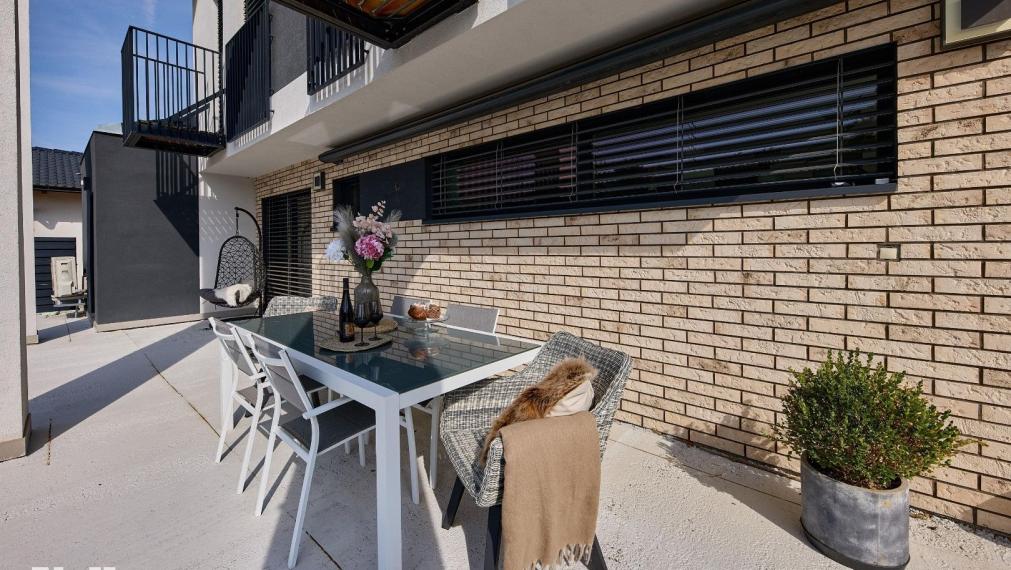 Neibrs | Krásny 5izb. dom, priestranný, krb, vonkajší bazén, krásna záhrada