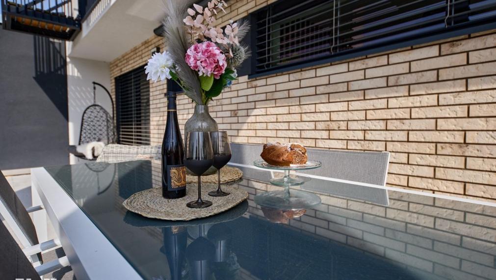 Neibrs | Krásny 5izb. dom, priestranný, krb, vonkajší bazén, krásna záhrada